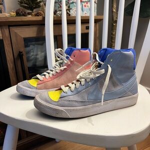 Nike Blazer kids mid 77 size 5.5 Blue and Yellow Sneakers with Colorful Design
